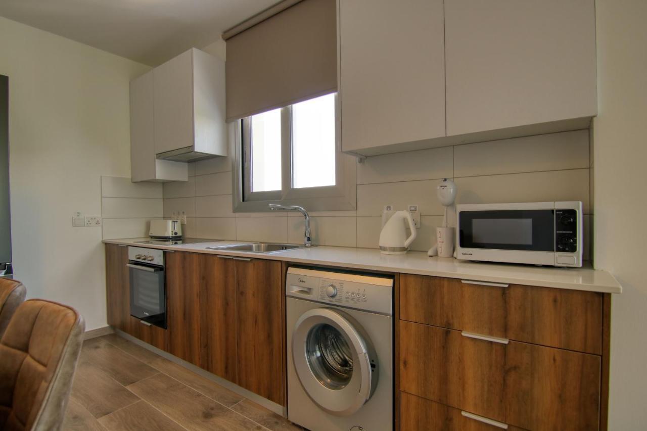 Phaedrus Living Coral Suites Aura Ларнака Екстериор снимка